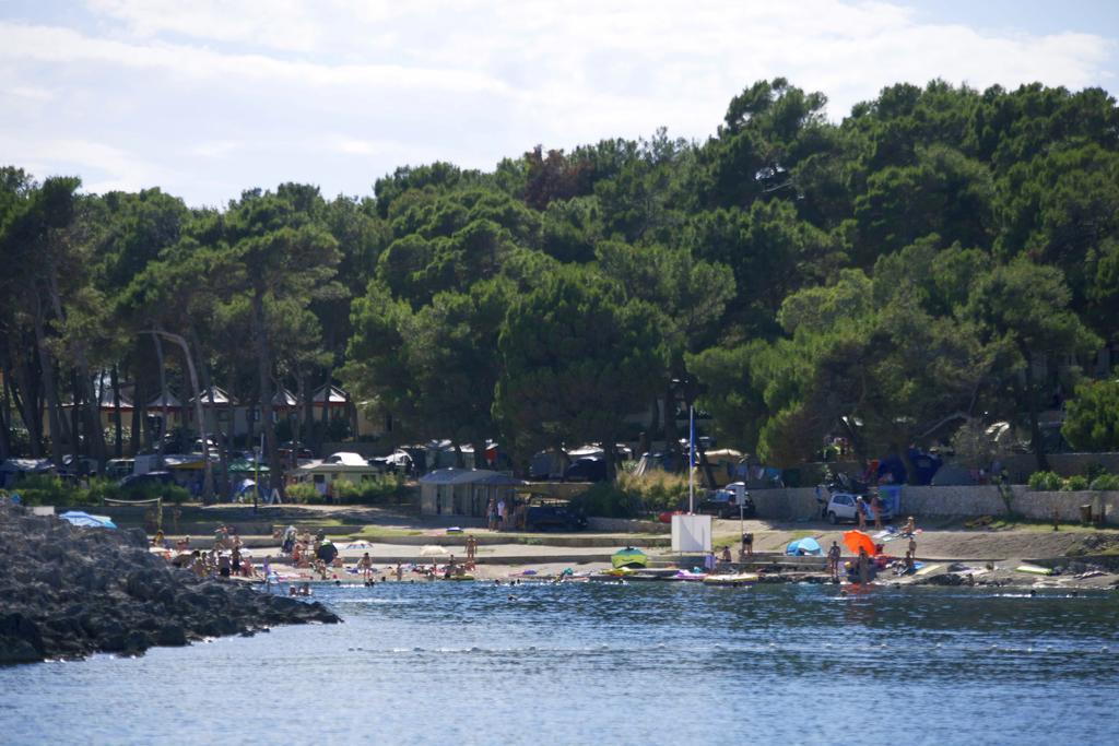 מאלי לוסיניי Camping Village Poljana מראה חיצוני תמונה