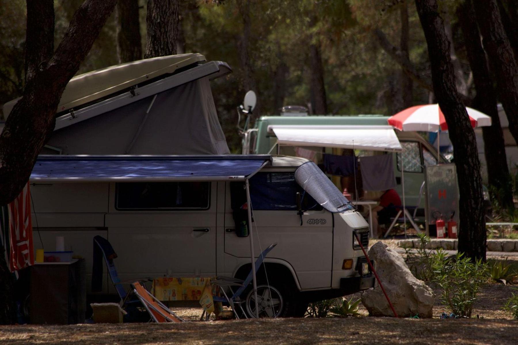 מאלי לוסיניי Camping Village Poljana מראה חיצוני תמונה