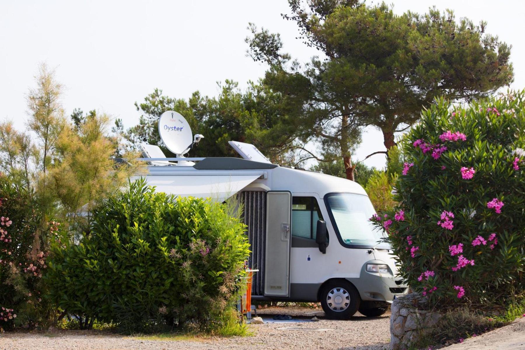 מאלי לוסיניי Camping Village Poljana מראה חיצוני תמונה